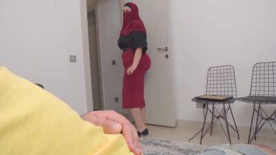 Public Dick Flash! A Naive Muslim Teen In Hijab Caught Me Jerking Off In The Car In A Hospital Waiting Room - hclips.com