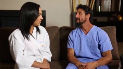 Tommy Gunn - Pervy Gyno Doctor Rubs Teen Pussy With Black Gloves With Amara Romani And Tommy Gunn - upornia.com
