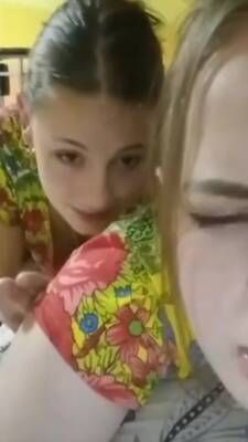 Married Teen On Periscope Shows Her Friend Titties - hclips.com