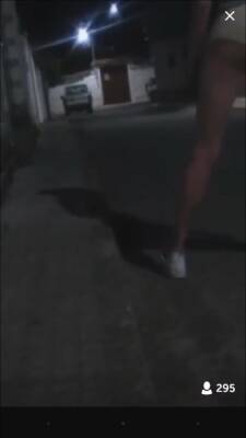 Teen Twerking On The Streets - hclips.com