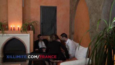 Foursome with a cougar and a teen - sunporno.com - France