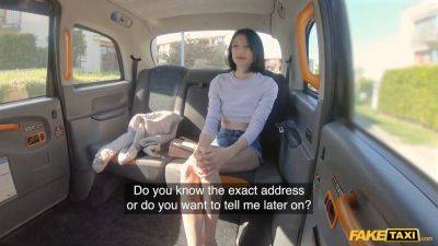 Shy teen with short hair takes a wild ride in a fake taxi - sexu.com - Russia