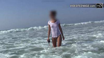 19 years old brunette teen naked at beach - txxx.com - France