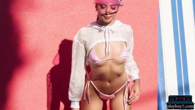 Big Ass Teen Model Shows Flawless Body - upornia.com