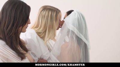 Mormongirlz - A new small teen lesbian experience with extra intense orgasms! - sexu.com
