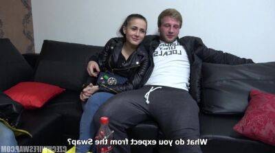 Young Czech wife takes the other guy's cock - sunporno.com - Czech Republic
