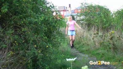 Watch this blonde teen pee in the open field in close-up action - sexu.com