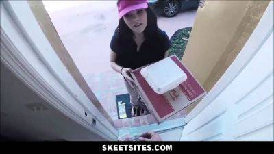 Cash-hungry pizza delivery teen gets drilled hard by her customer - sexu.com