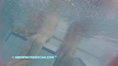 This Young Couple Plays Together Underwater In Front Of Many People - hclips.com